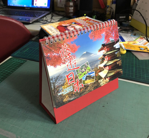 2023-公版三角桌曆-底座燙金